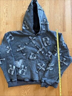 Distressed Cross Patch Hooded Sweatshirt - Gray